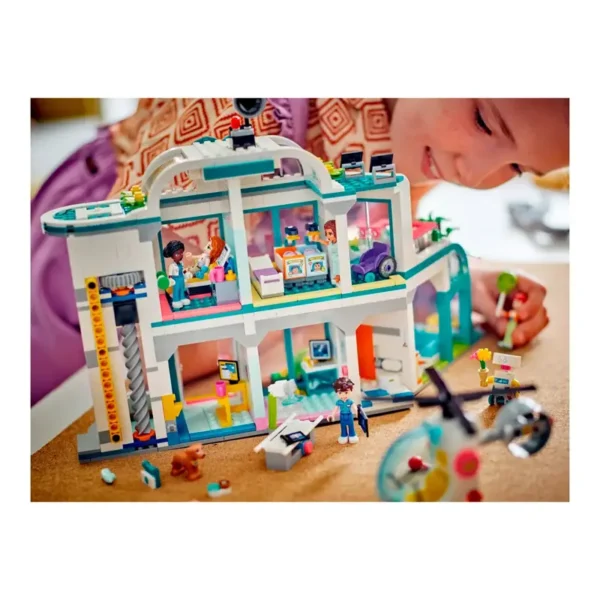 lego-friends-hospital-de-heartlake-city-42621-sumtek